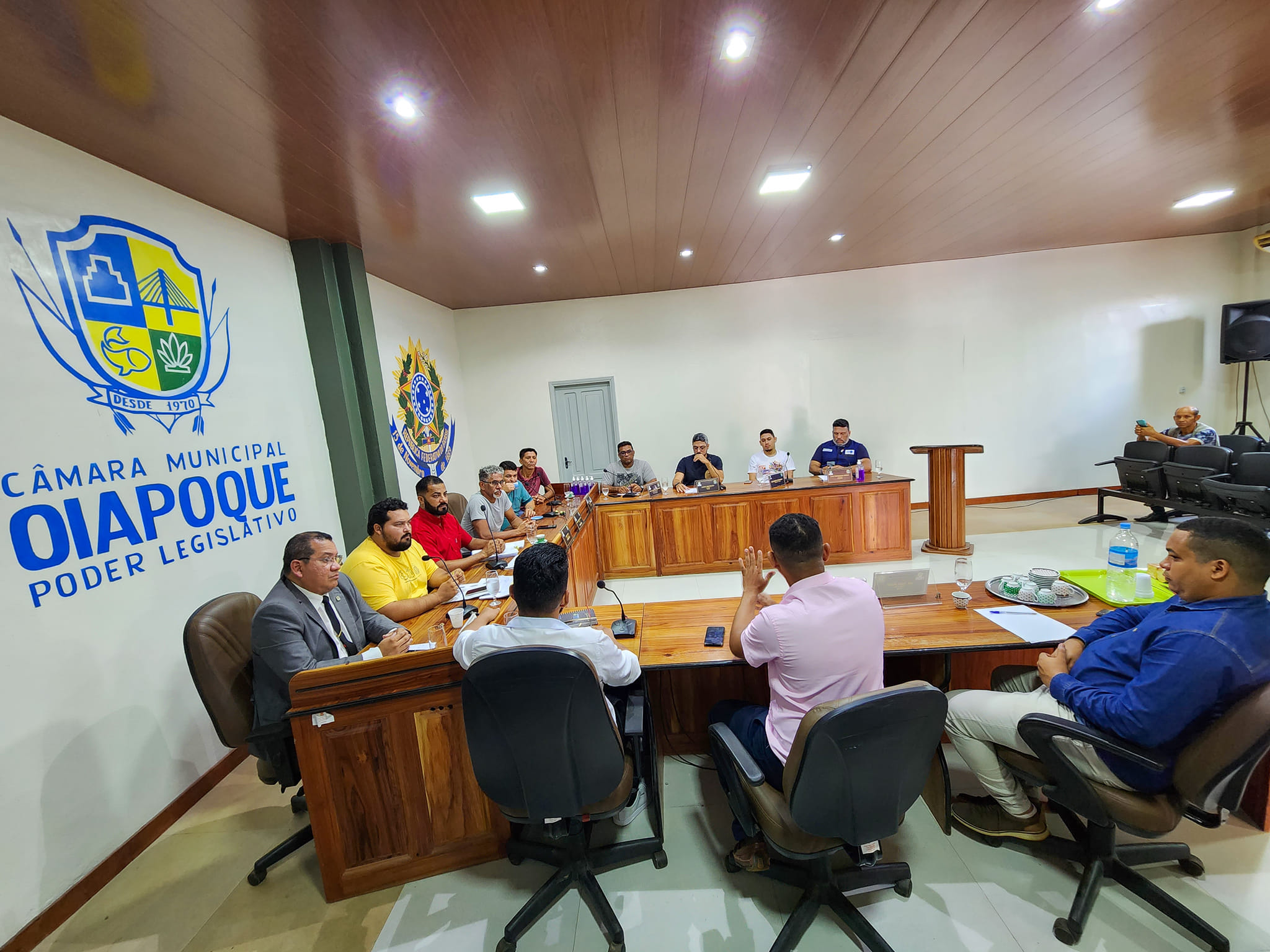 Aconteceu na manhã desta quarta-feira (3), na Câmara Municipal de Oiapoque, uma reunião com o Prefeito Breno Lima de Almeida, Procurador Geral - Ângelo Ferreira e quase todos os Secretários da Prefeitura Municipal de Oiapoque, para tratar de assuntos sobr