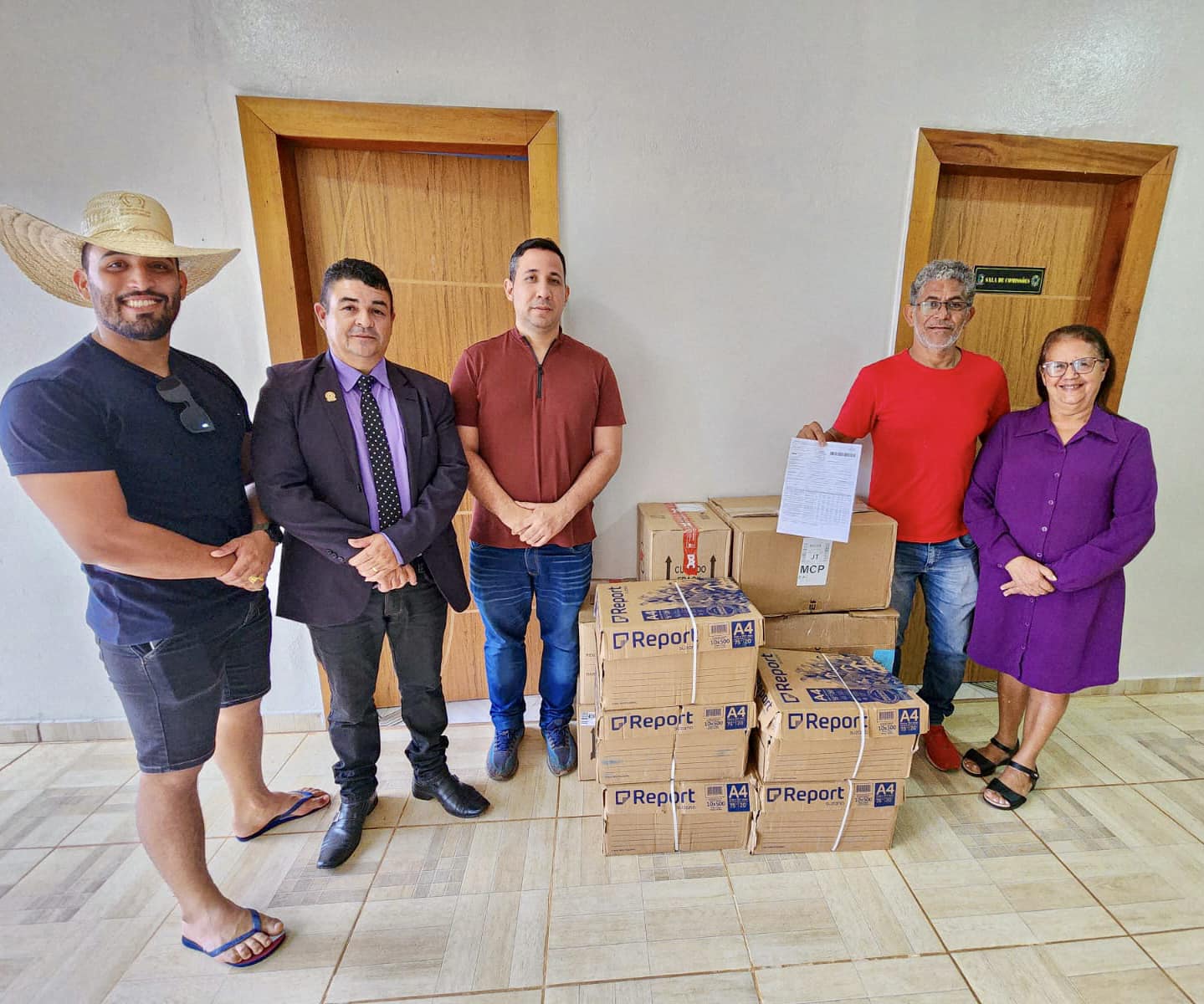 Começando a semana com o pé direito, na manhã de hoje (27), o Diretor de Compras Victor Viegas , junto com a mesa diretora da Câmara Municipal de Vereadores, Presidente Ueslei Teles , Vice-presidente José Nazareno Rodrigues Lobão Lobão , Ver. Reginaldo Ma