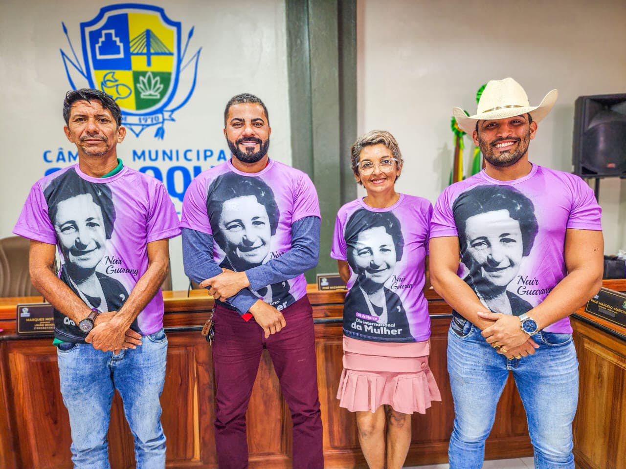 Na manhã de hoje o Presidente da Câmara de Vereadores Ueslei Teles, Ver. Guido Mecânico e Ver. Ricardo Cowboy, receberam a Coordenadora Municipal de Políticas Públicas para as Mulheres - Zélia Rodrigues, que falou um pouco dos projetos que serão desenvolv