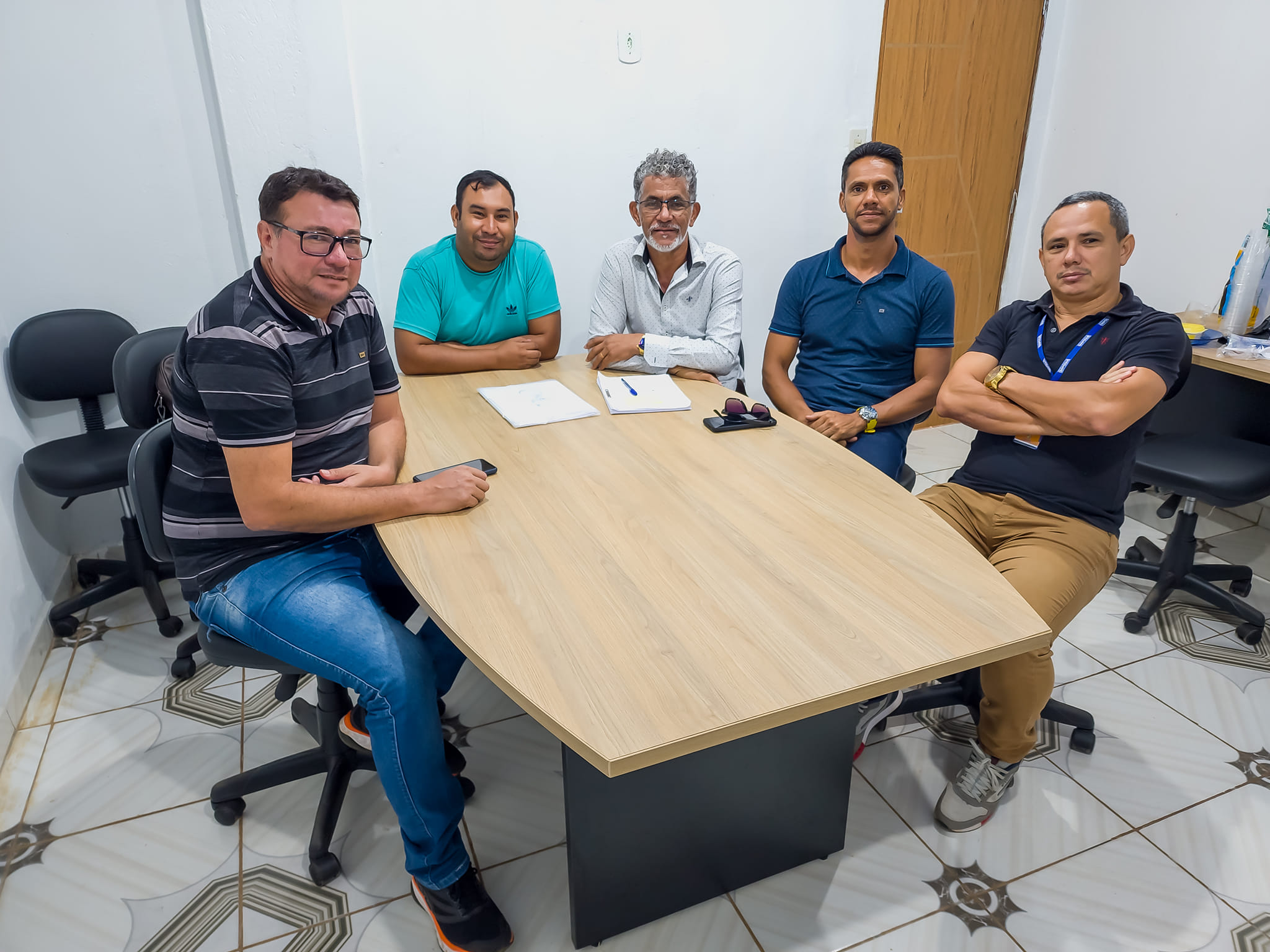 Na manhã desta sexta-feira (16), aconteceu na Câmara Municipal de Oiapoque–CMVO, a reunião entre a Comissão de Orçamento e Finanças – COF e a Secretaria Municipal de Esporte e Lazer de Oiapoque.