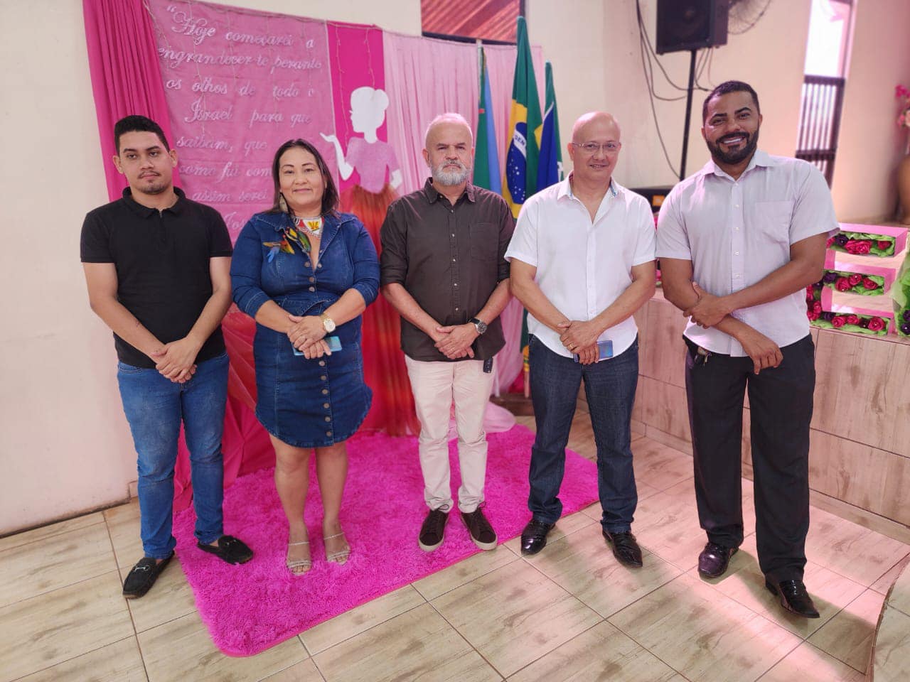 O Presidente da Câmara Ueslei Teles, esteve na manhã de hoje (14) no I encontro pedagógico (Semed - Oiapoque) realizado na Igreja Assembleia de Deus a Pioneira, com o tema : Educação e as Competências Socioemocionais : É preciso repensar, replanejar e rei