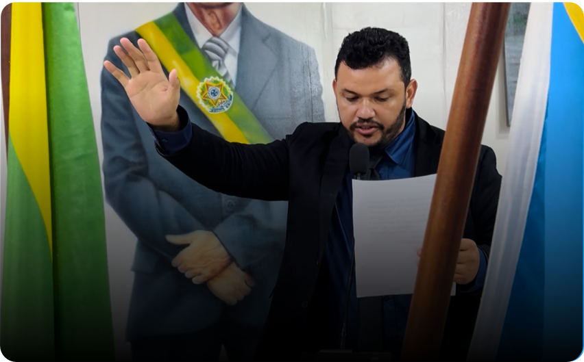 O SRº TIAGO ARAÚJO TOMA POSSE A VEREADOR NA CÂMARA DE VEREADORES